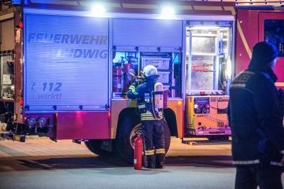 Ludwigsburg: Wasserrohrbruch loest Kettenreaktion aus - Verpuffung in einer Trafostation sorgt fuer Stromausfall